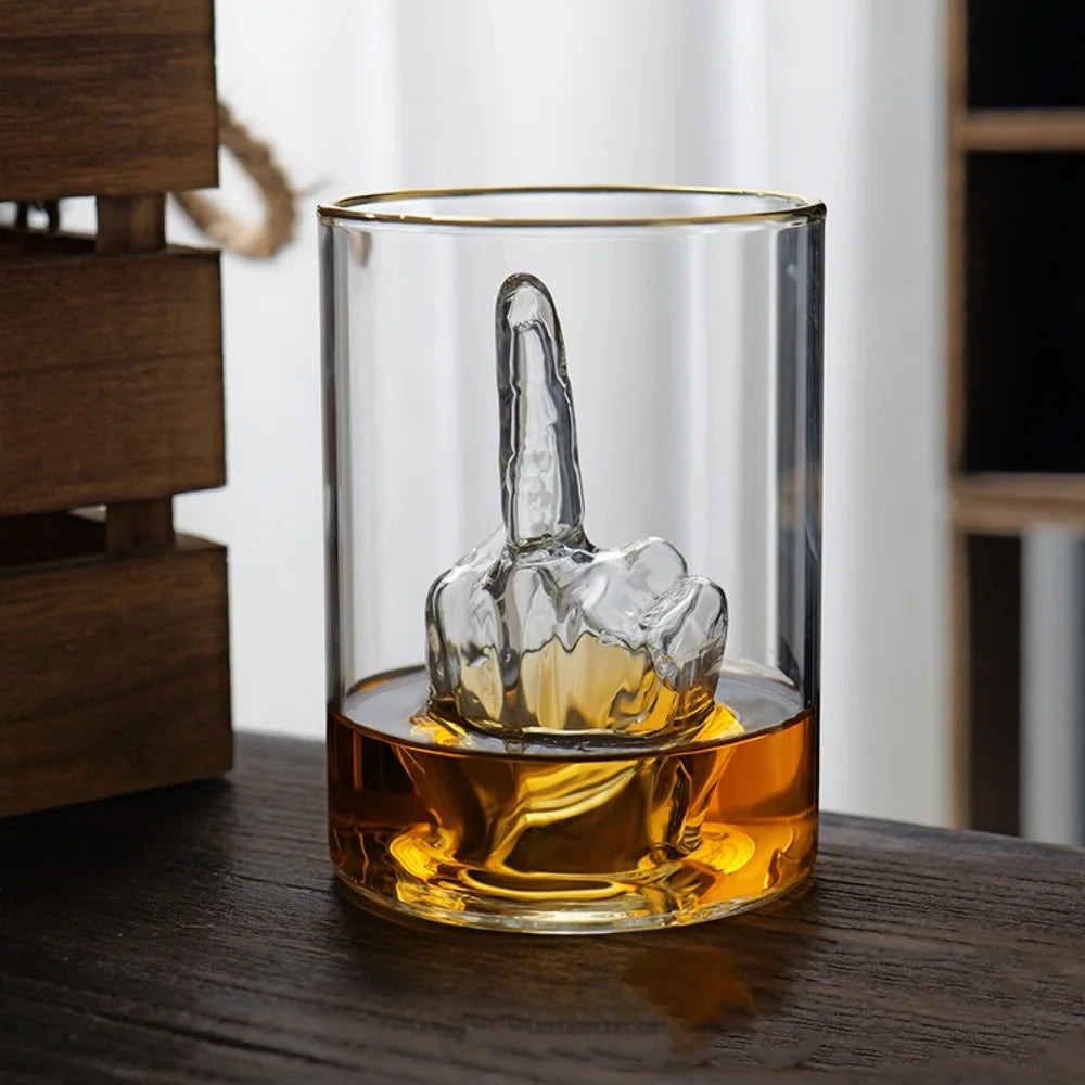 Bicchiere da whisky con dito medio, tazza divertente con dito 3D all'interno, bicchiere originale.